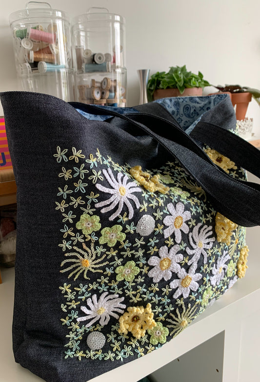 Cabas jean bleu Champ de fleurs