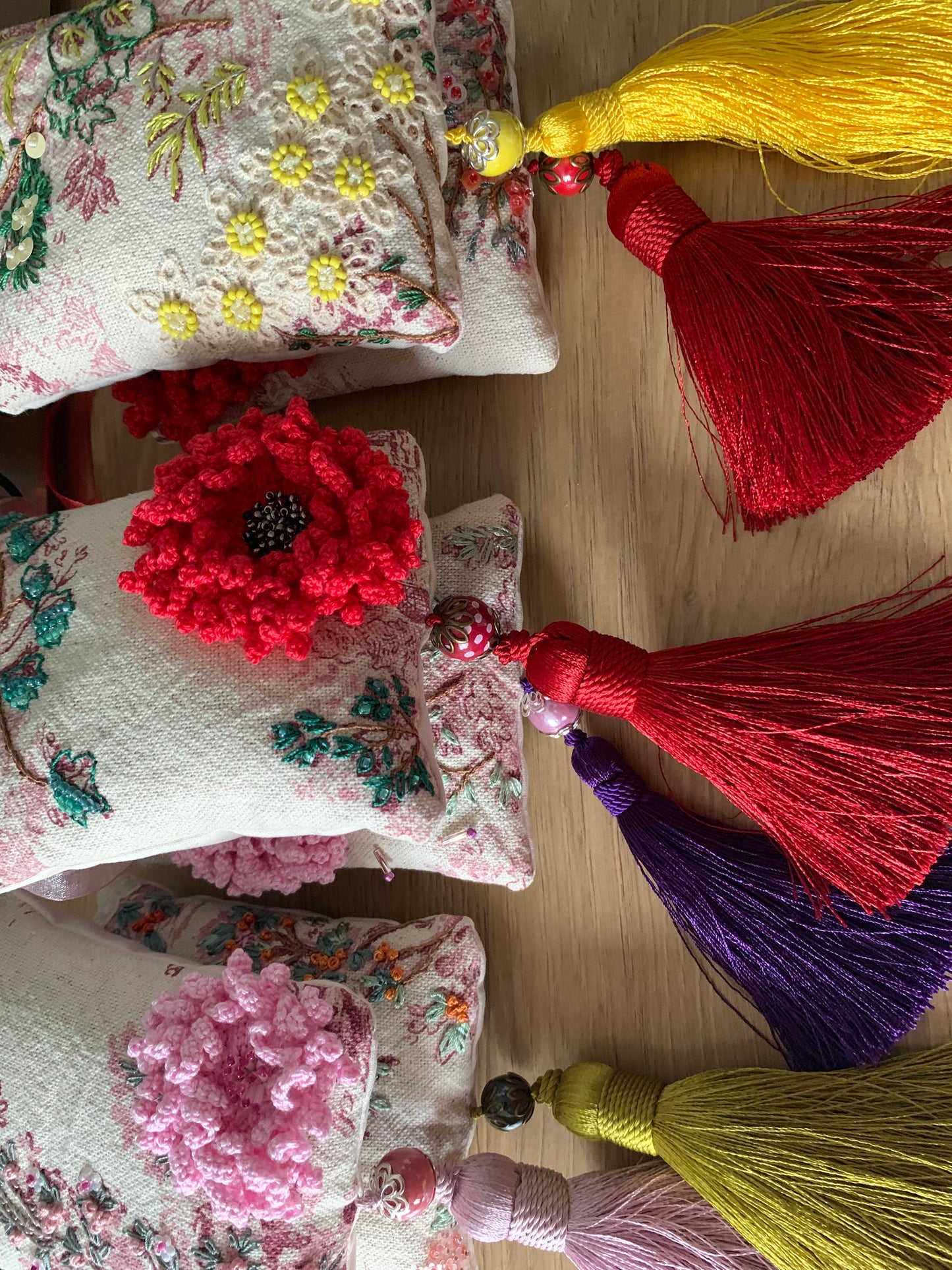 Pochon de lavande rouge une fleur rouge