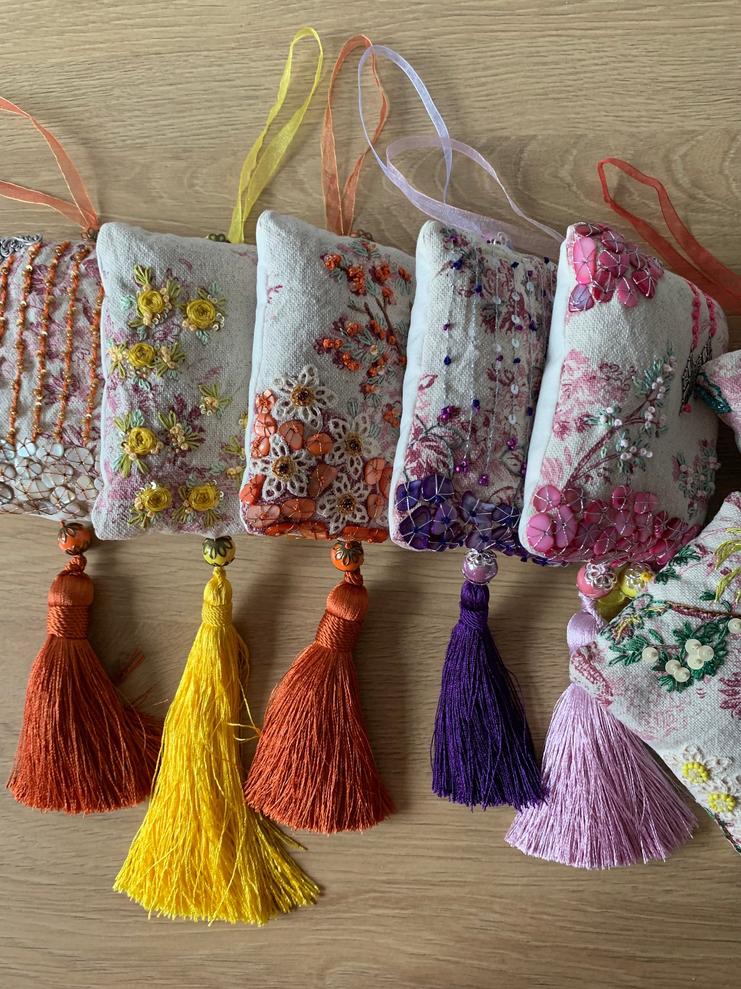 Pochon de lavande jaune pierres jaunes