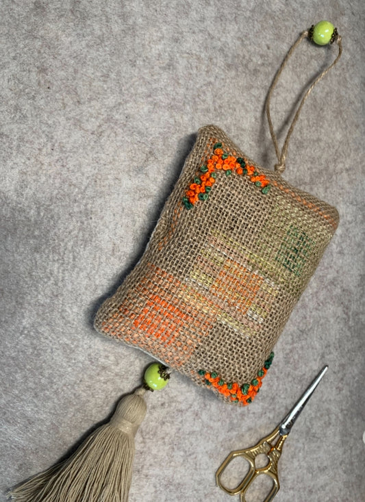 Pochon de lavande toile de jute - fleurs orange