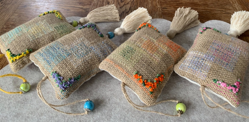 Pochon de lavande toile de jute - fleurs violet