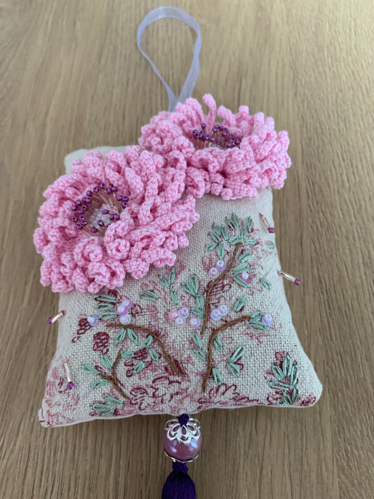 Pochon de lavande violet deux fleurs rose