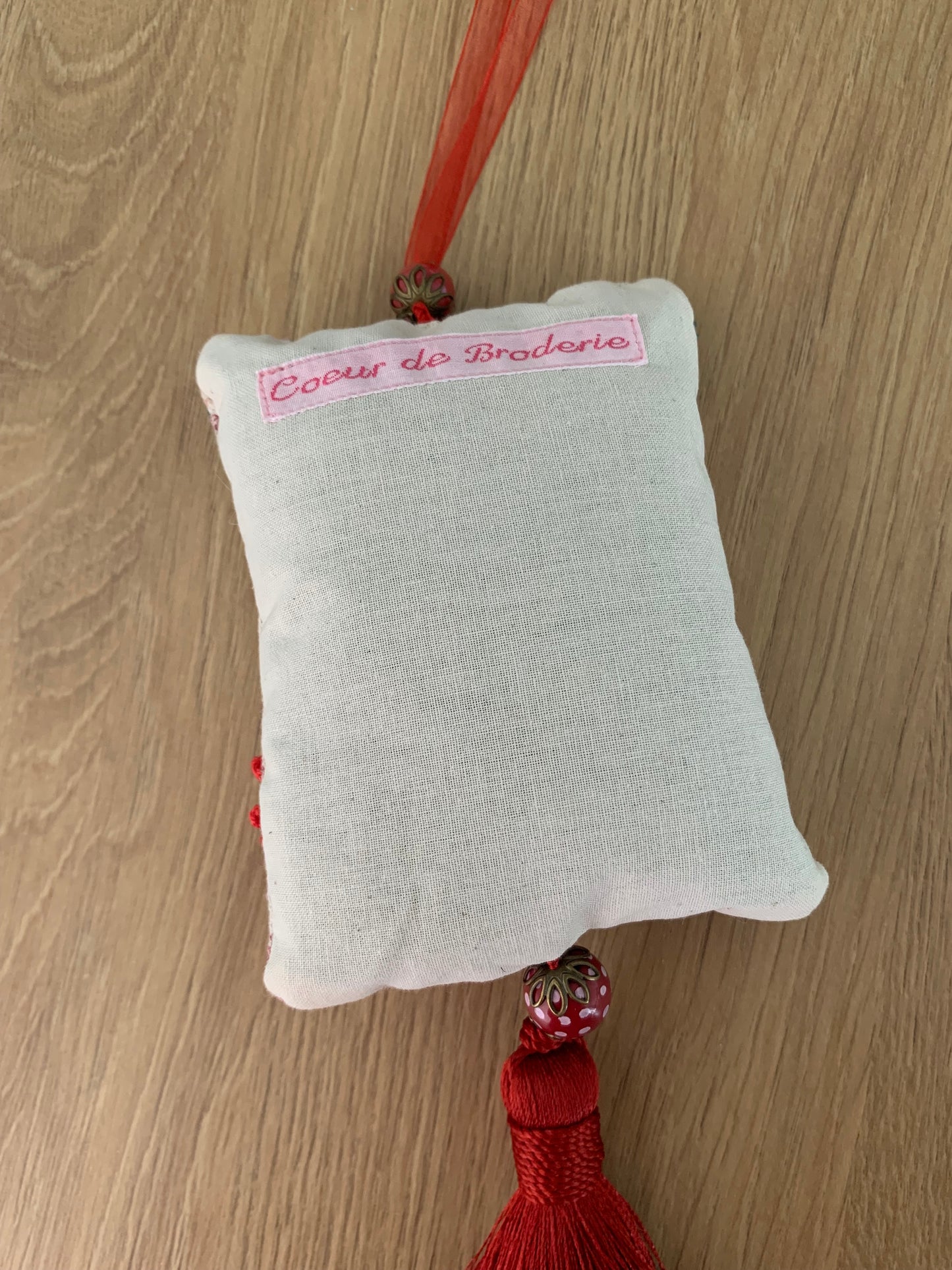 Pochon de lavande rouge une fleur rouge