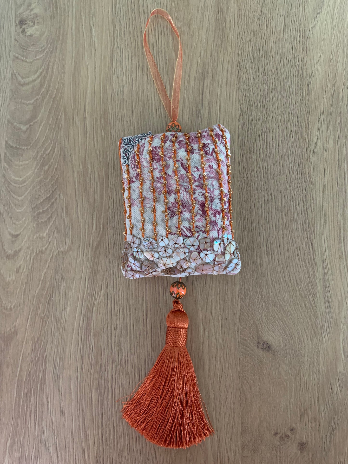 Pochon de lavande orange pierres beige