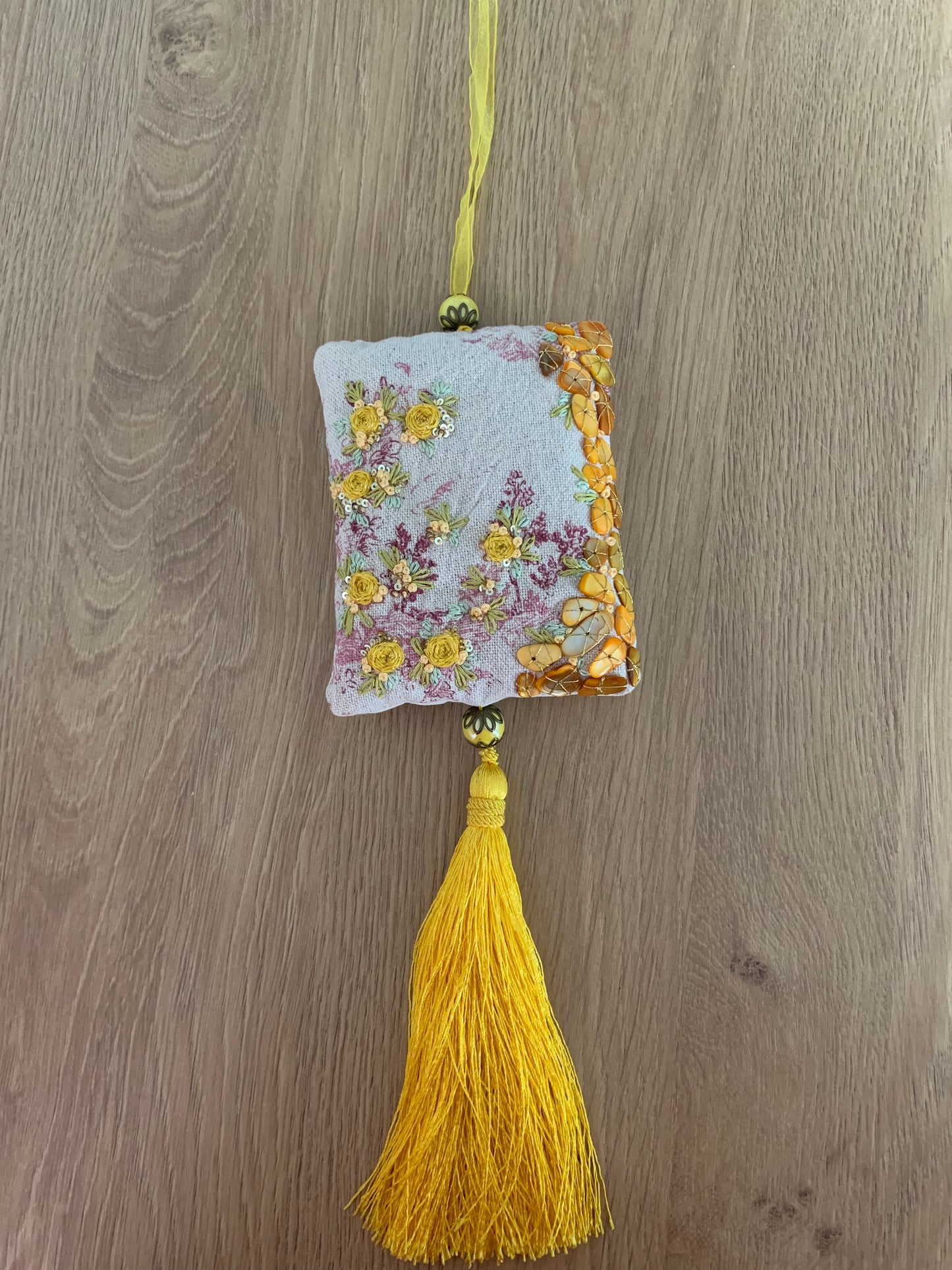 Pochon de lavande jaune pierres jaunes