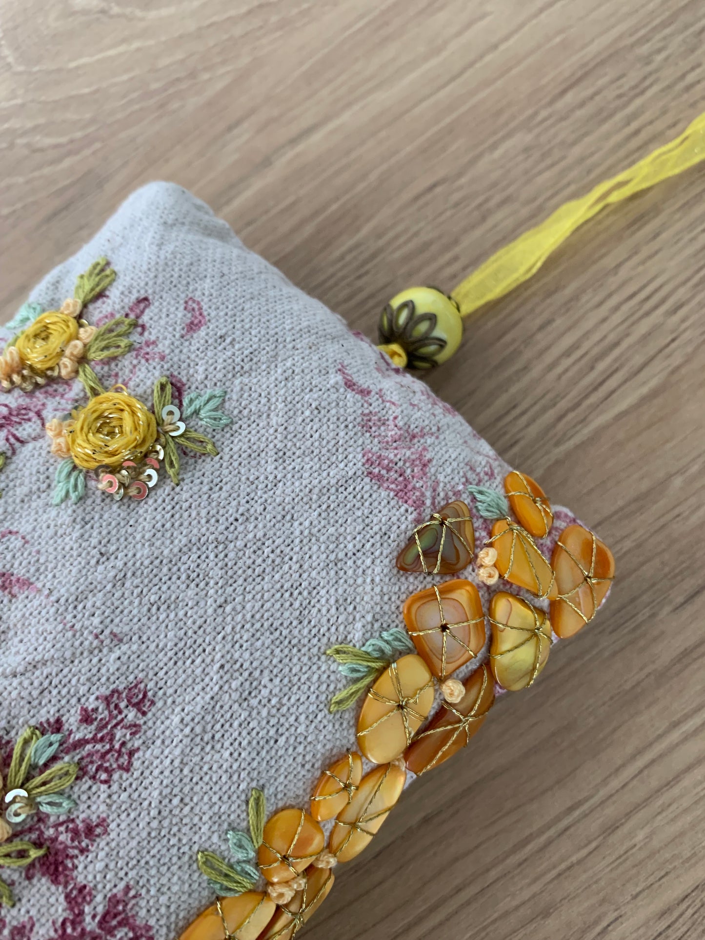 Pochon de lavande jaune pierres jaunes