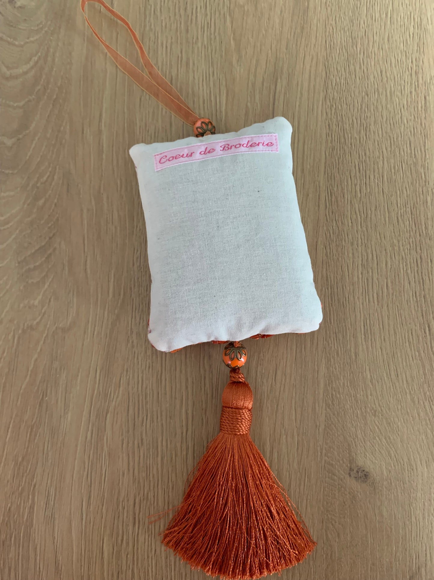 Pochon de lavande orange fleurs dentelle