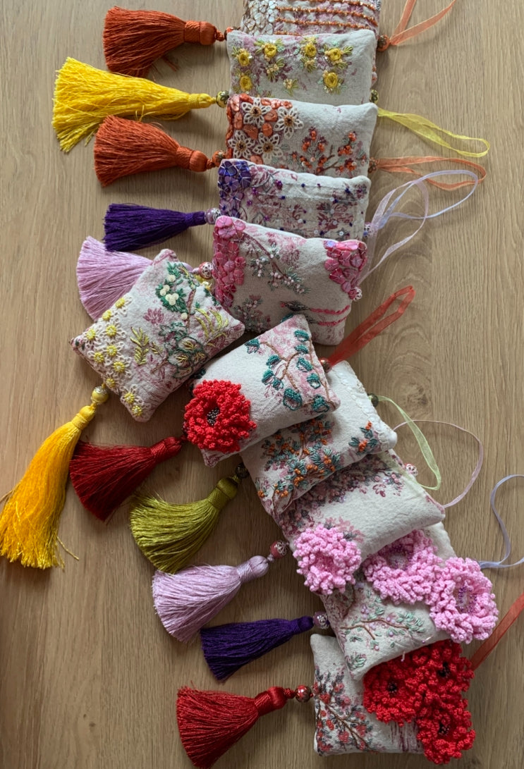 Pochon de lavande orange fleurs dentelle