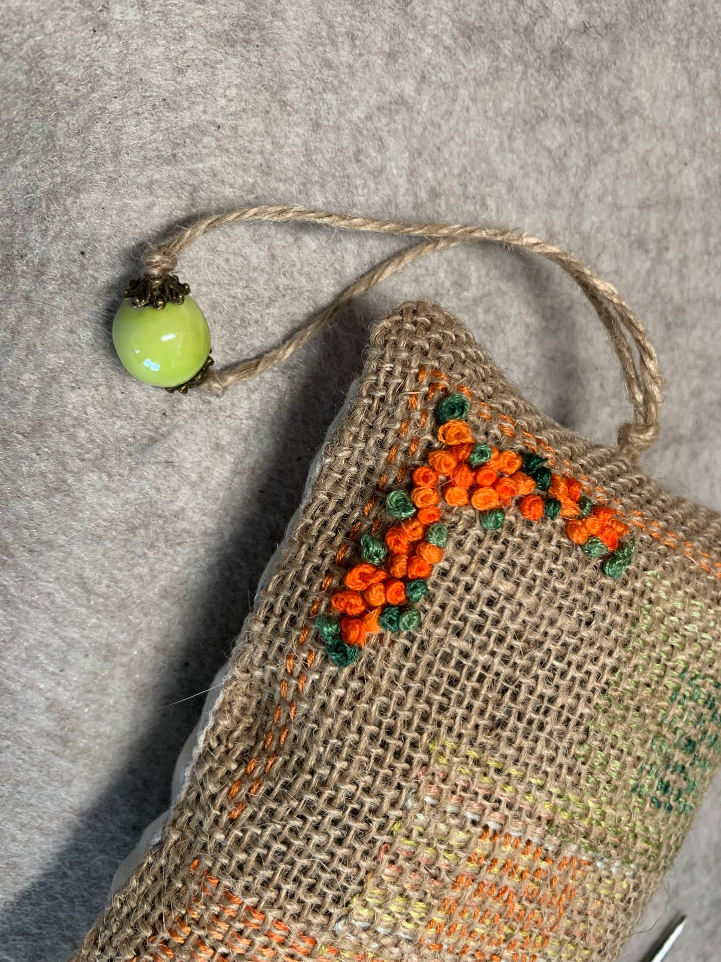 Pochon de lavande toile de jute - fleurs orange