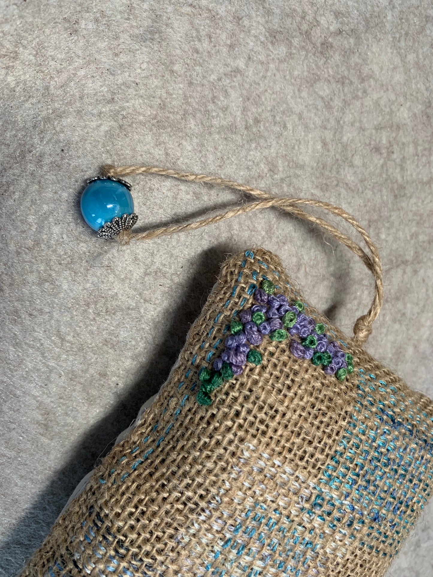 Pochon de lavande toile de jute - fleurs violet