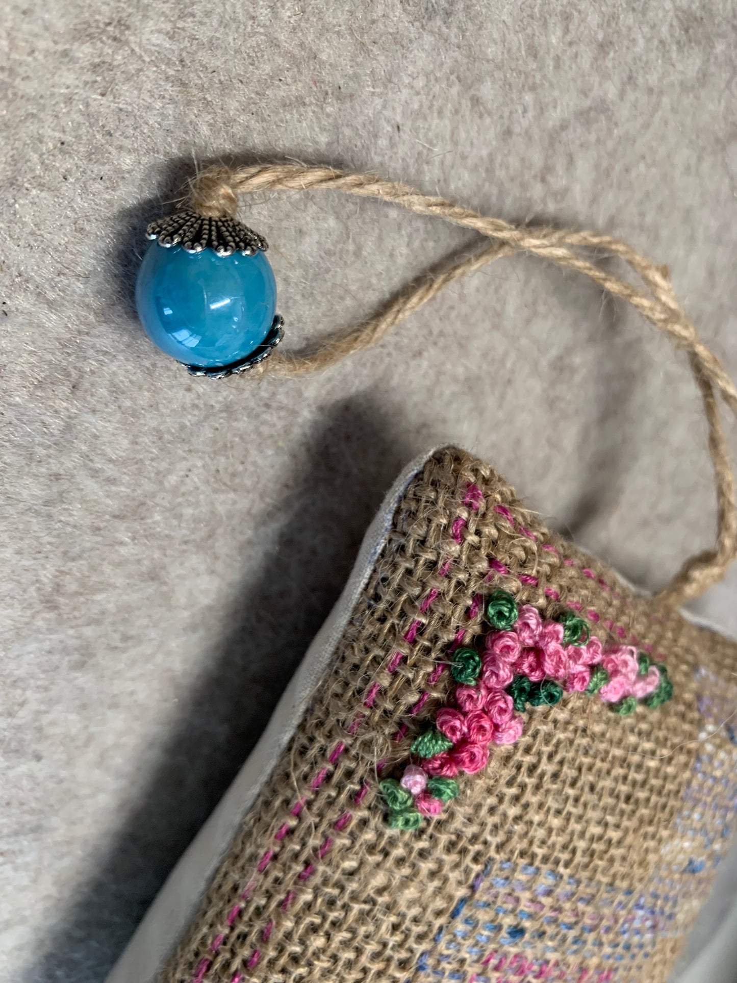 Pochon de lavande toile de jute - fleurs rose