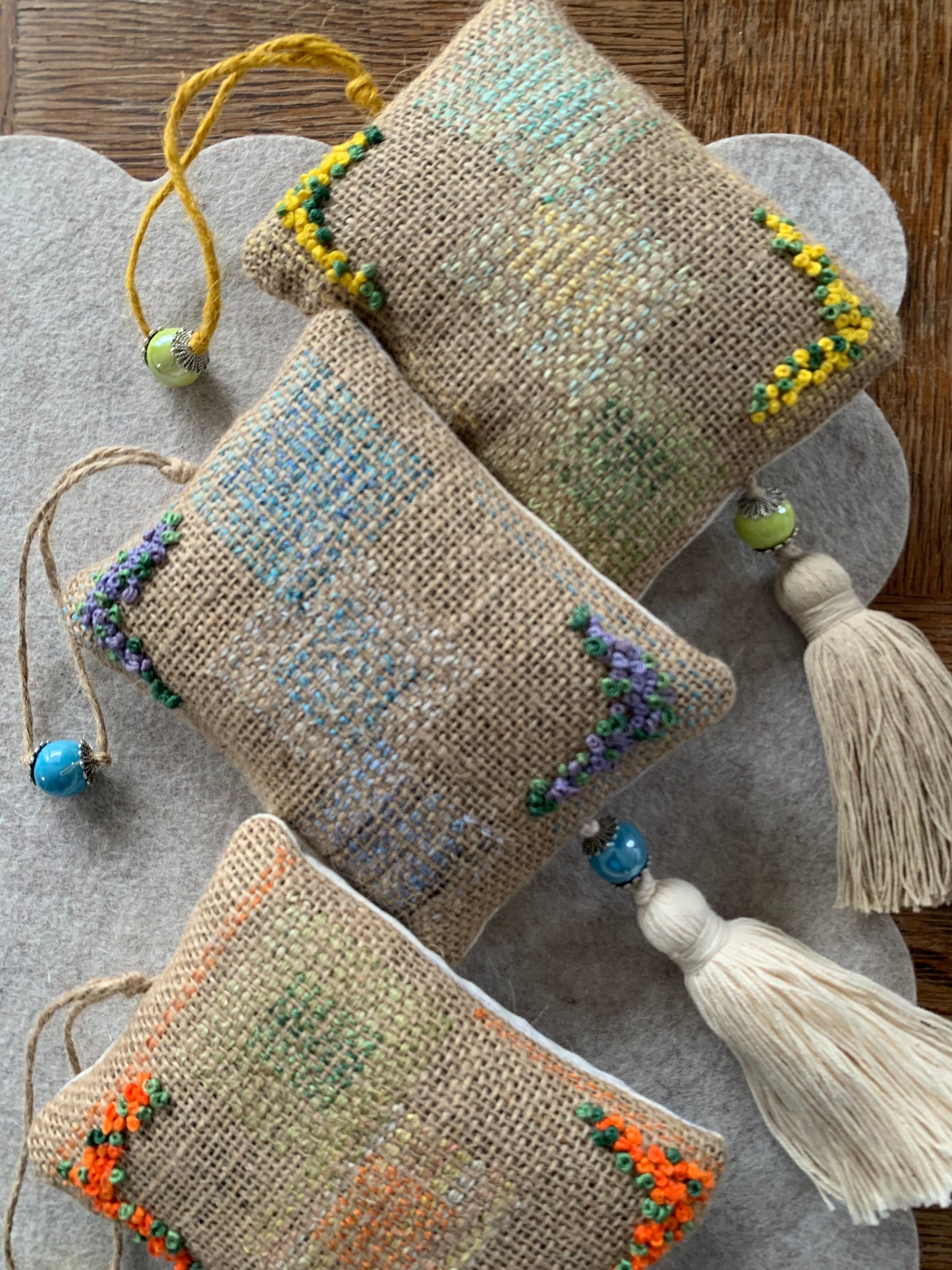 Pochon de lavande toile de jute - fleurs jaune